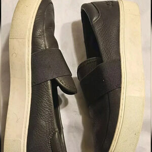 UGG Womens Comfort Loafers Size 7 Grey Leather White Sole Slip on Elastic Strap
